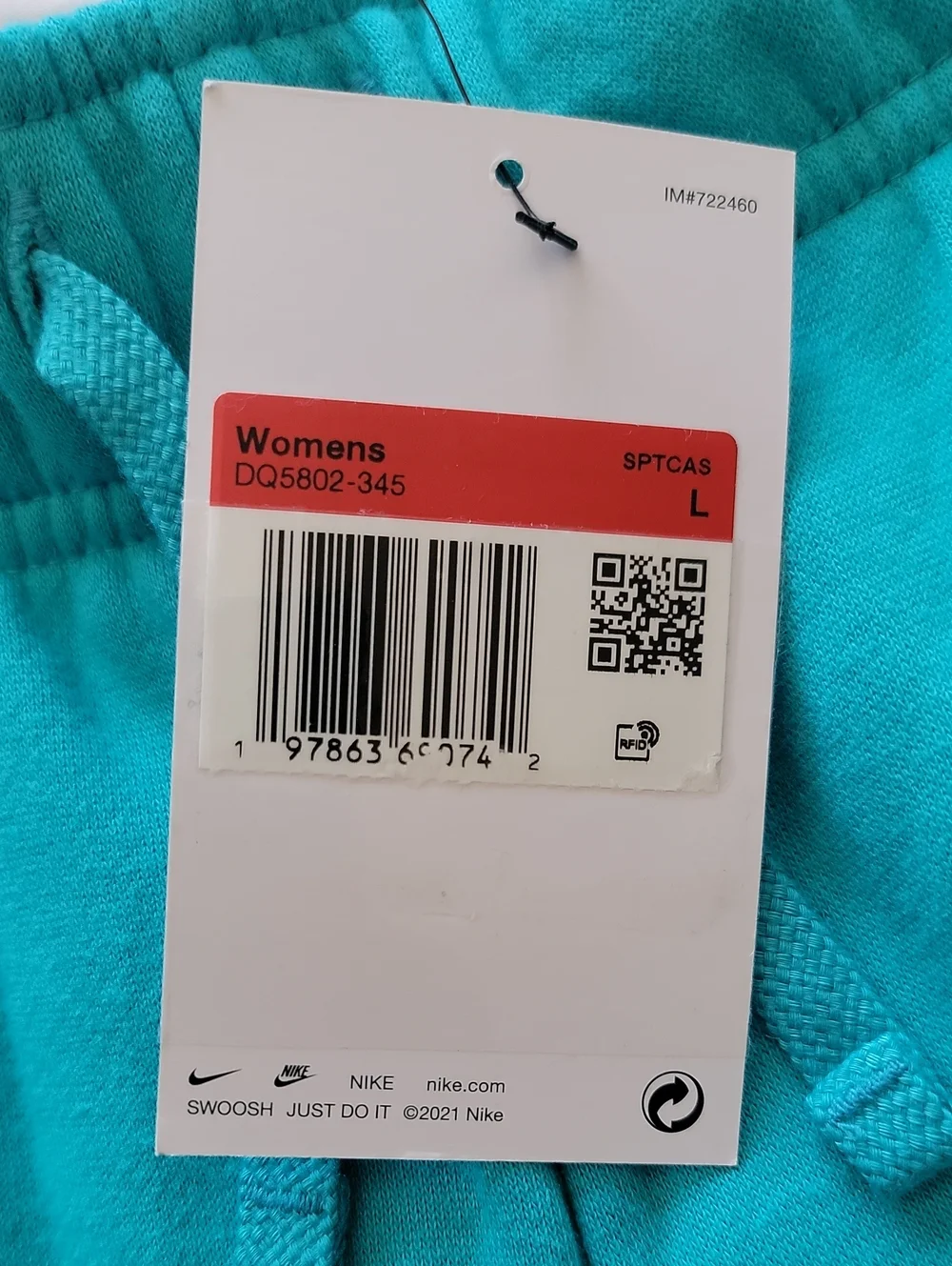 Nike Women's Standard Fit Midrise Fleece Shorts With Pockets